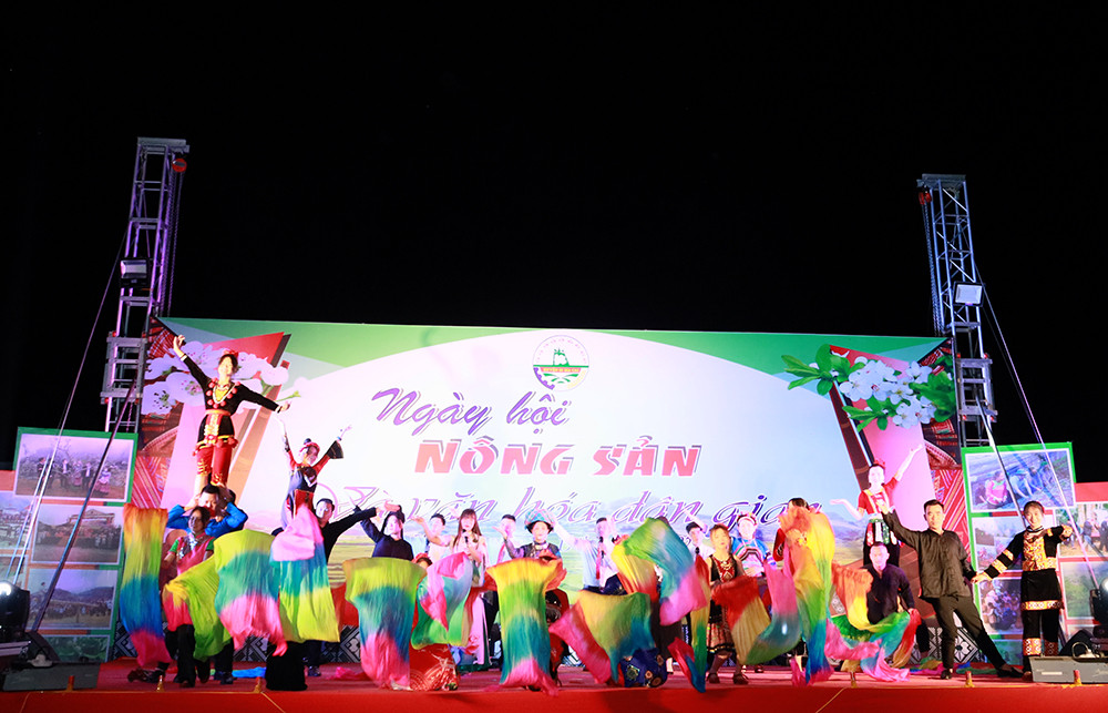Khai mạc Ngày hội nông sản và văn hóa dân gian huyện Si Ma Cai ảnh 2
