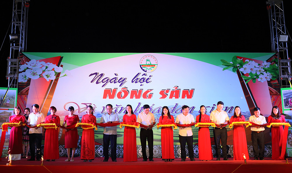 Khai mạc Ngày hội nông sản và văn hóa dân gian huyện Si Ma Cai ảnh 4