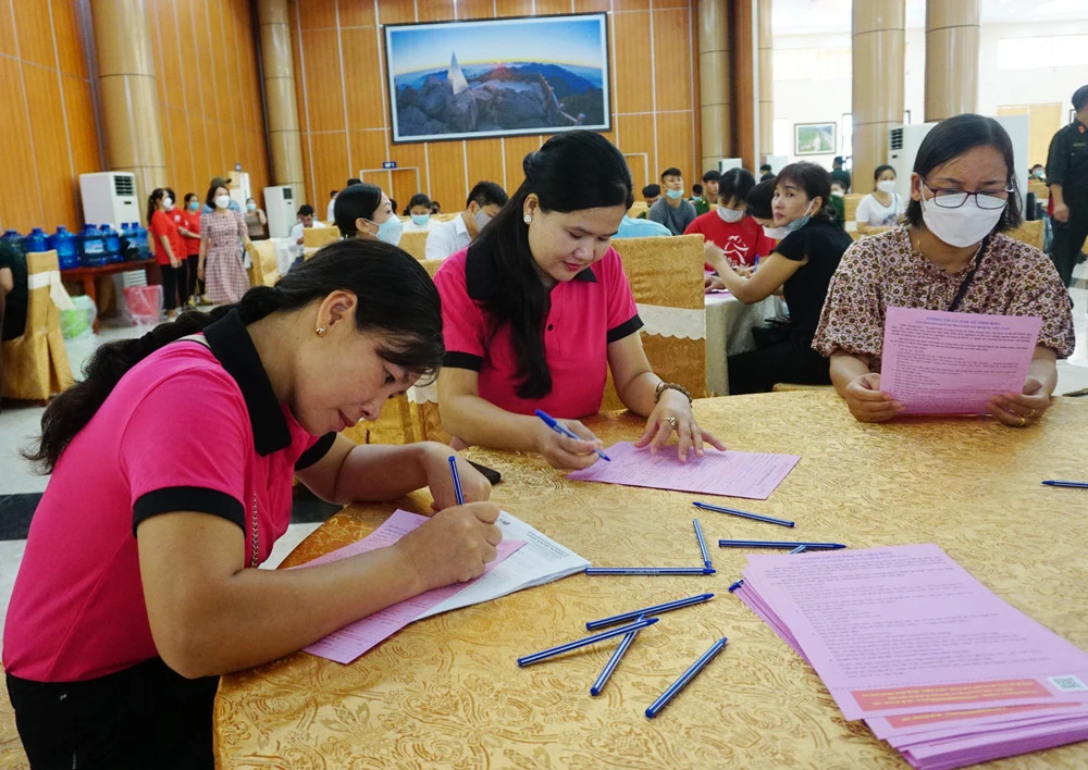 Thu trên 1.400 đơn vị máu tại Ngày hội hiến máu “Sắc đỏ biên cương” lần thứ IV, năm 2022 ảnh 4