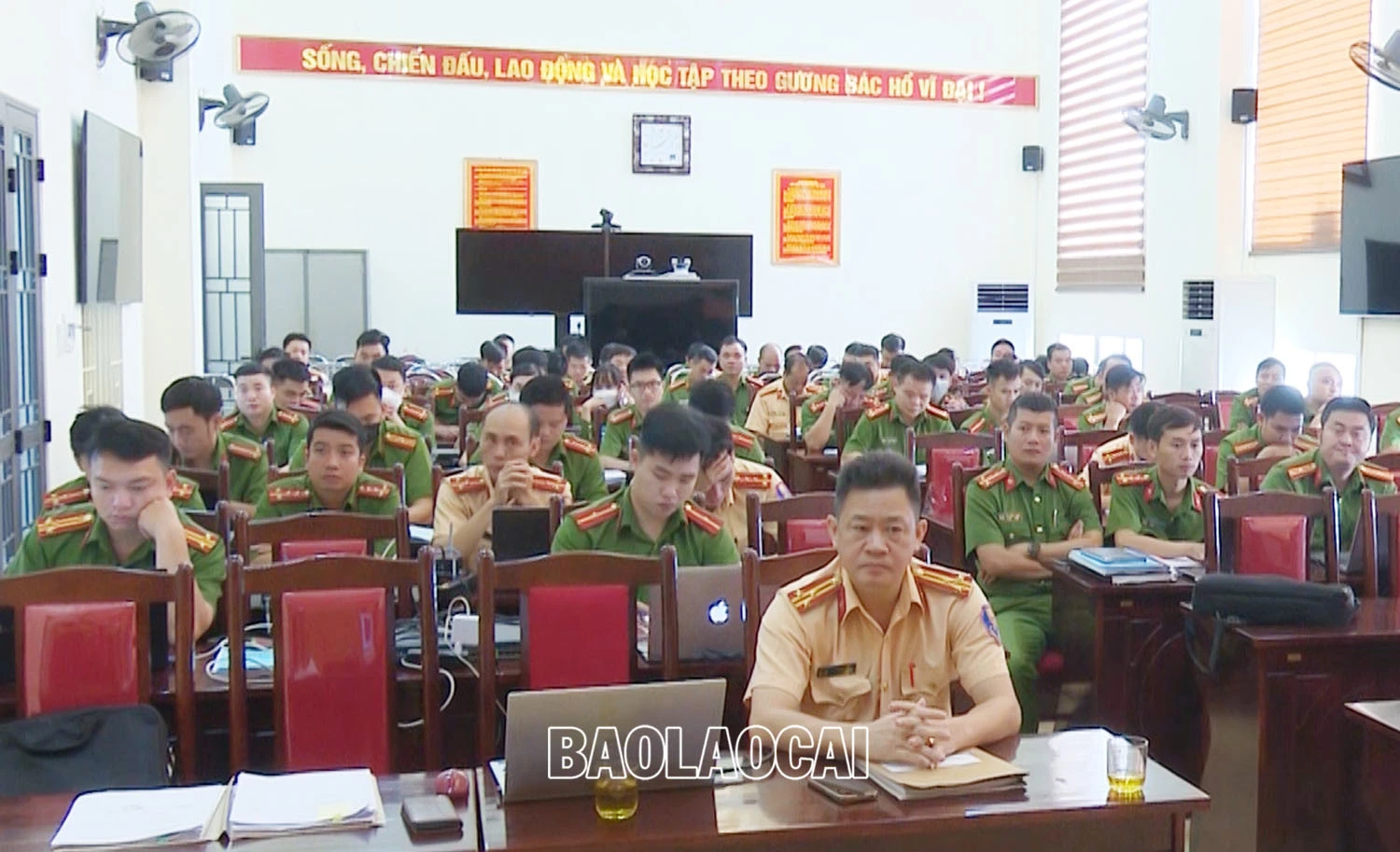 123 cán bộ, chiến sỹ công an xã được bồi dưỡng nghiệp vụ công tác đăng ký, quản lý phương tiện cơ giới đường bộ ảnh 2