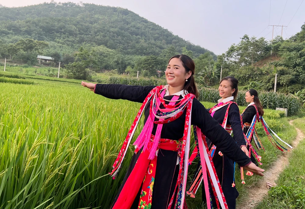 Đậm đà bản sắc văn hóa dân tộc qua hội thi dân vũ ảnh 5