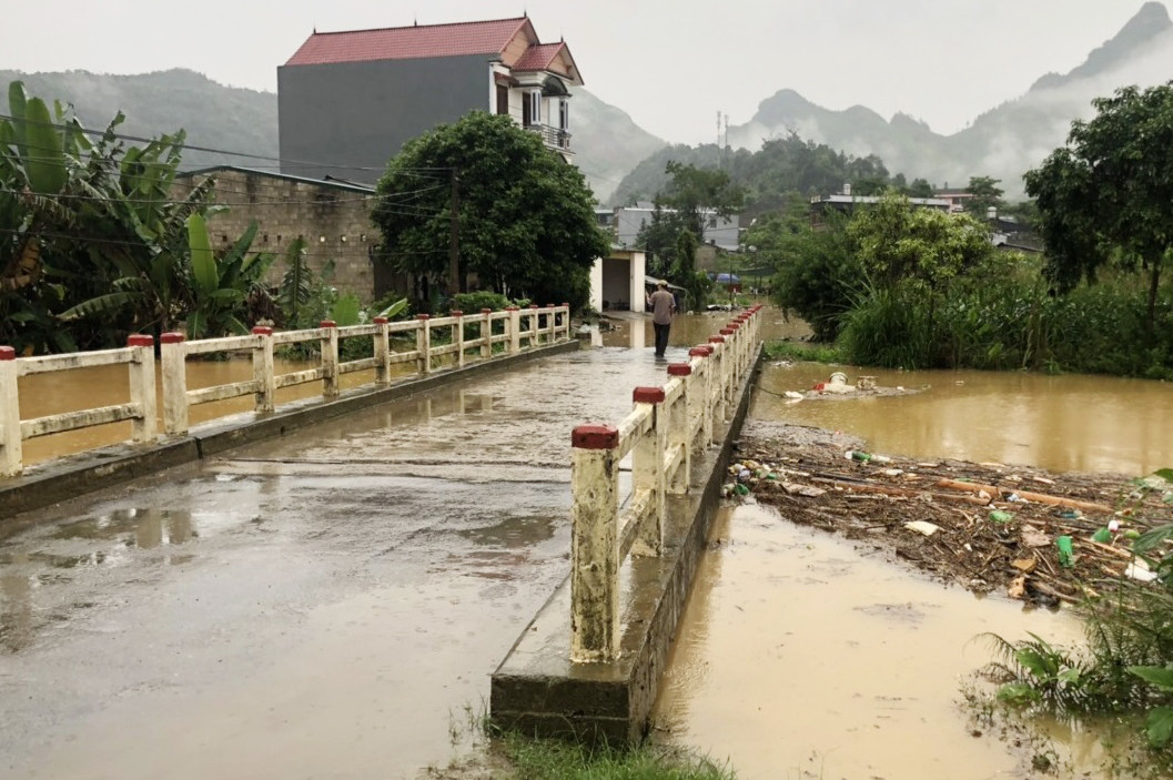 Mưa lũ làm sạt lở nhiều tuyến đường giao thông trên địa bàn tỉnh ảnh 5