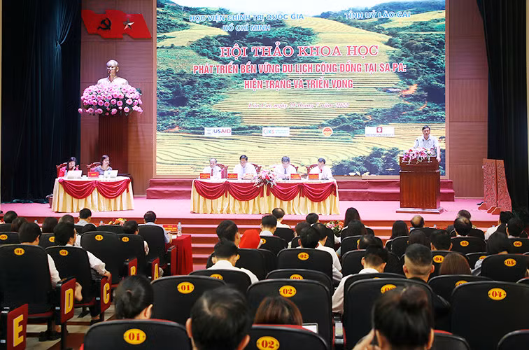 Trường Chính trị tỉnh phối hợp với Học viện Chính trị quốc gia Hồ Chí Minh tổ chức thành công Hội thảo khoa học cấp bộ “Phát triển bền vững du lịch cộng đồng tại Sa Pa: Hiện trạng và triển vọng”.