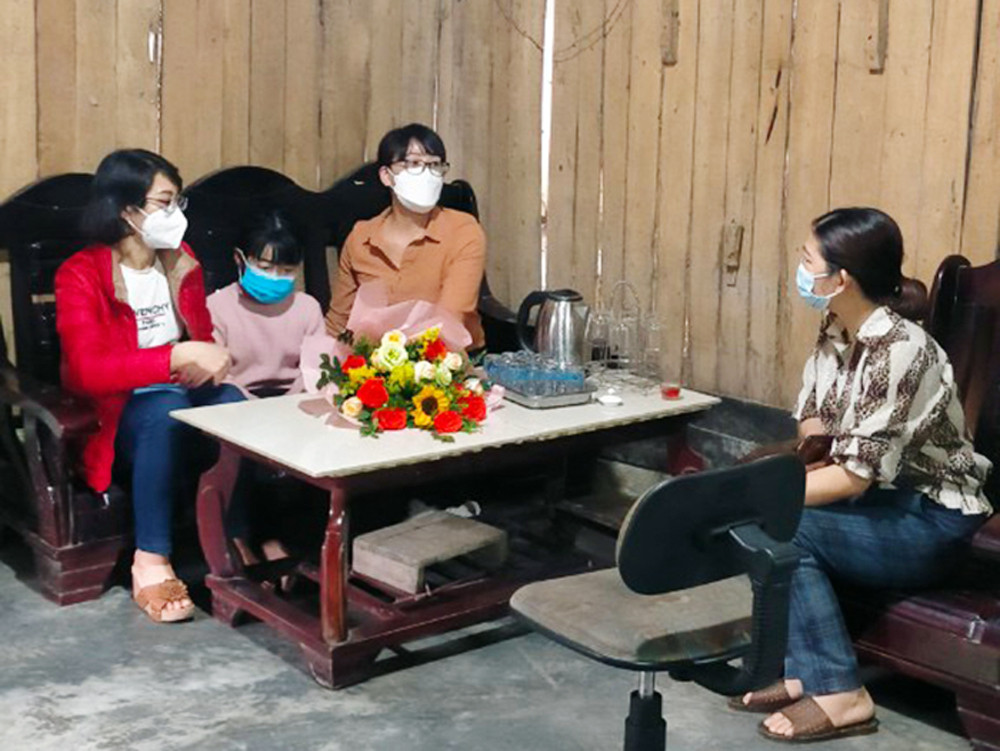 Ấm áp “mẹ đỡ đầu” ảnh 1