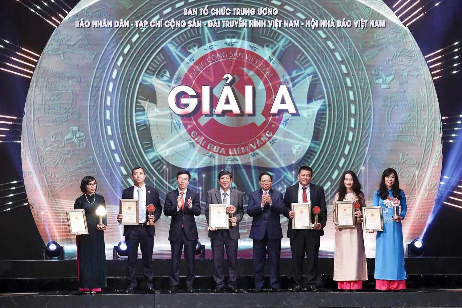 Lào Cai: 1 tập thể được khen thưởng và 2 tác phẩm đoạt giải báo chí toàn quốc về xây dựng Đảng lần thứ VI – năm 2021 ảnh 2