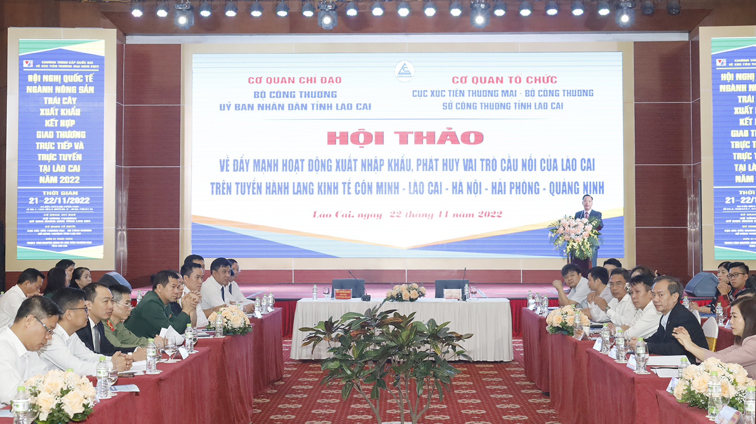Quang cảnh hội thảo. Quang cảnh hội thảo.