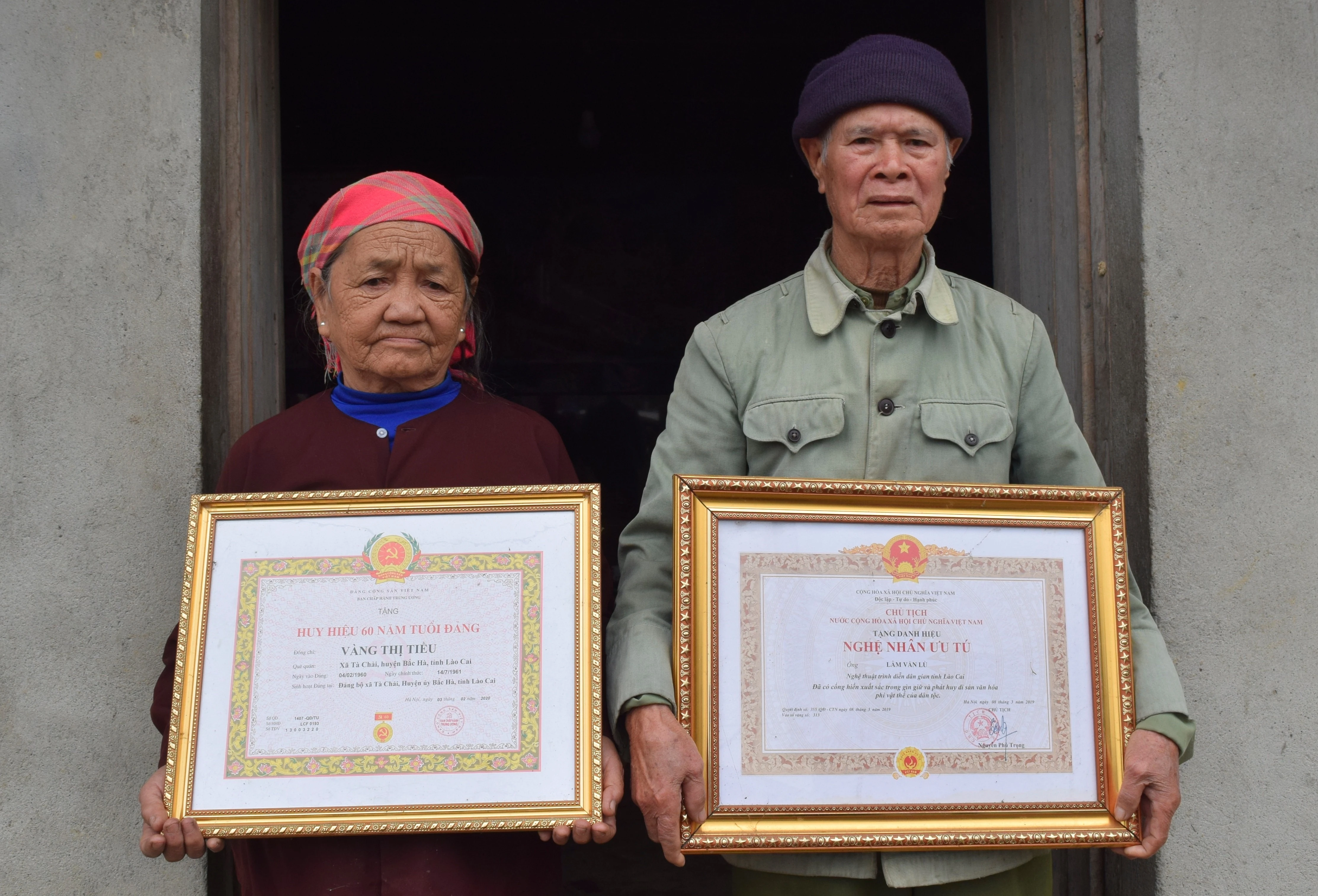 Vợ chồng đảng viên Vàng Thị Tiều, Lâm Văn Lù.