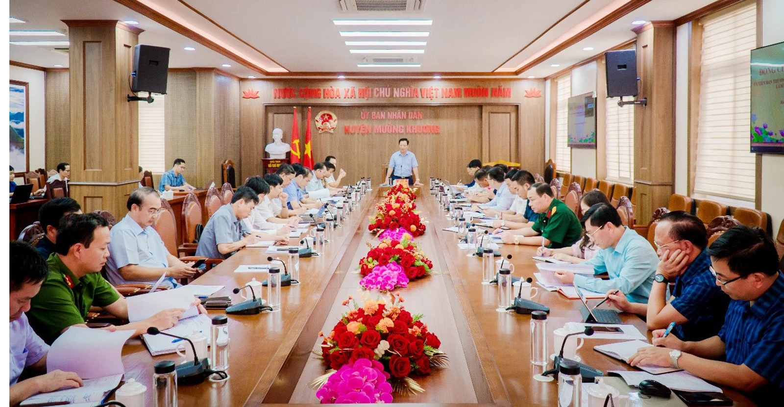 Phó Chủ tịch Thường trực UBND tỉnh Hoàng Quốc Khánh làm việc với UBND huyện Mường Khương ảnh 1