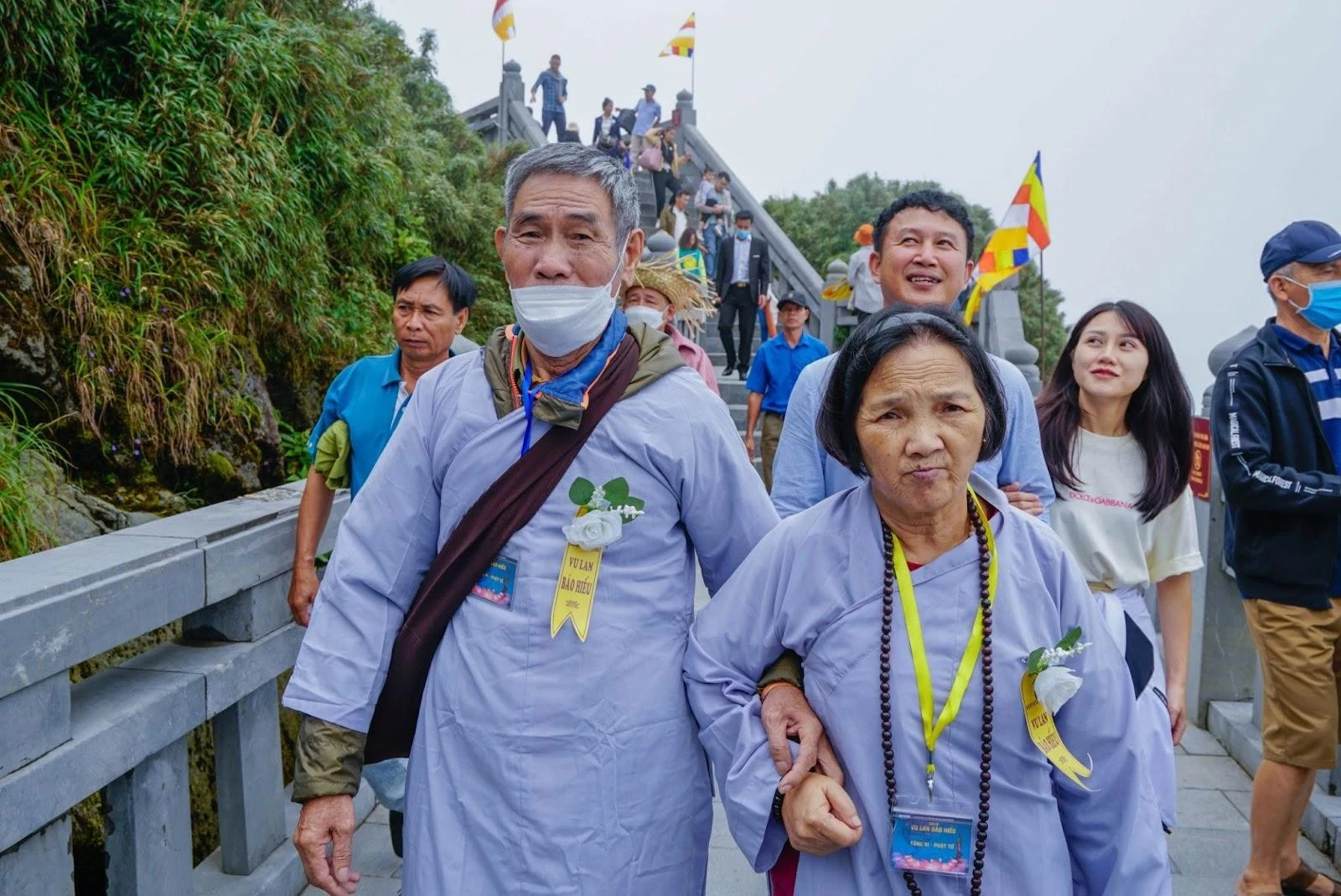 Mùa Vu Lan báo hiếu, phật tử tìm về đỉnh thiêng Fansipan bái Phật, cầu bình an tới đấng sinh thành ảnh 7