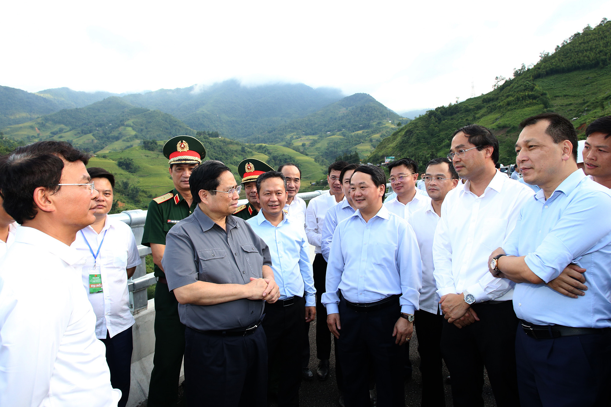 Thủ tướng Chính phủ Phạm Minh Chính khảo sát, kiểm tra một số dự án; thăm, tặng quà gia đình chính sách thành phố Lào Cai và huyện Bảo Yên ảnh 4