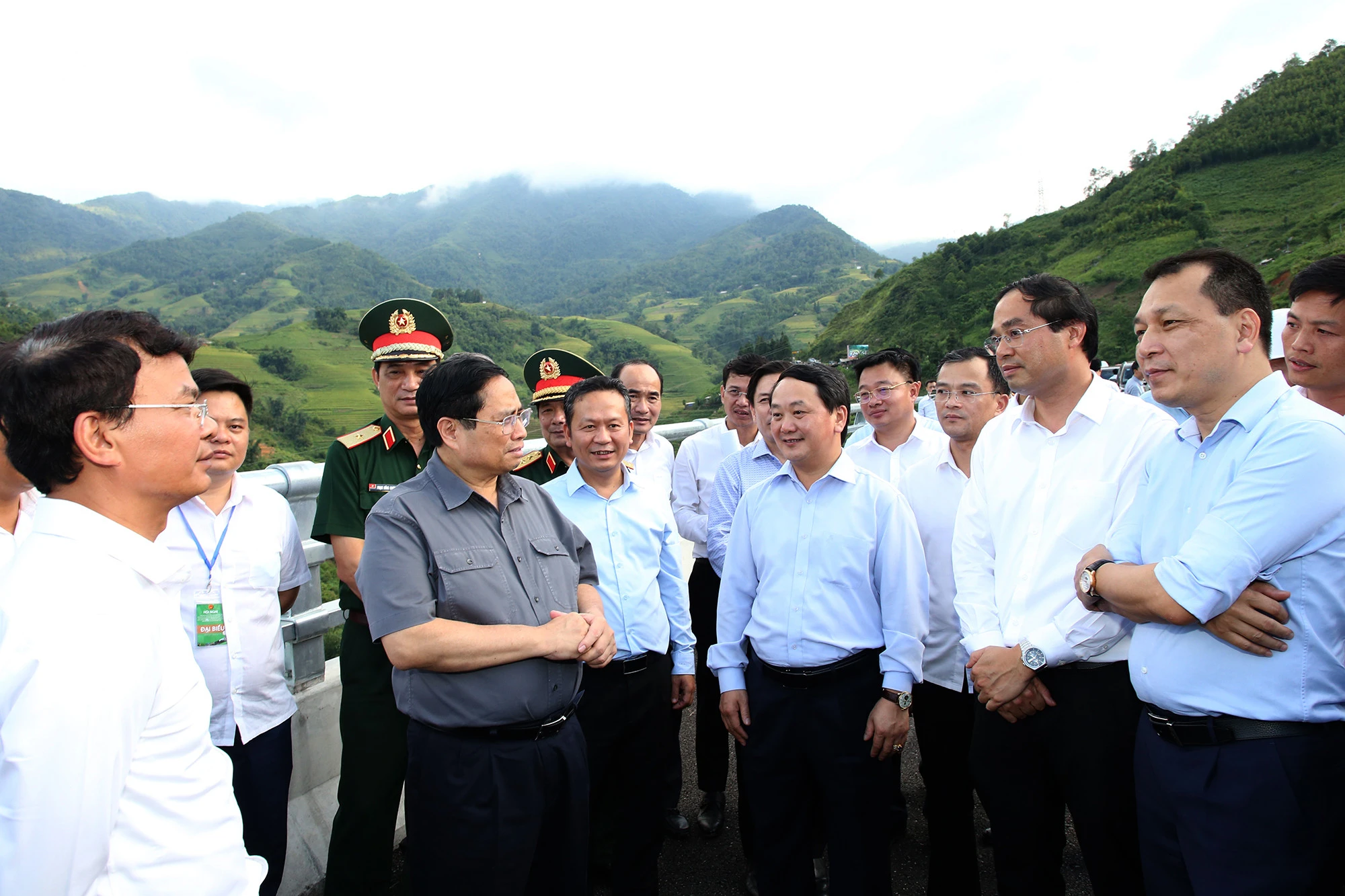 Thủ tướng Chính phủ Phạm Minh Chính khảo sát, kiểm tra một số dự án; thăm, tặng quà gia đình chính sách thành phố Lào Cai và huyện Bảo Yên ảnh 4