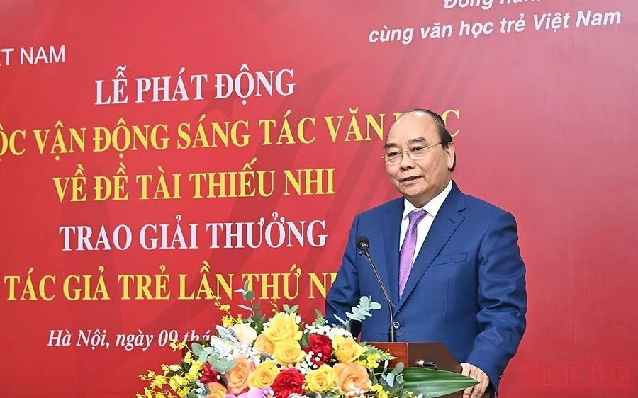 Chủ tịch nước Nguyễn Xuân Phúc phát biểu tại Lễ phát động cuộc vận động sáng tác văn học về đề tài thiếu nhi, trao giải thưởng Tác giả trẻ lần thứ nhất. (Ảnh: ĐĂNG KHOA)