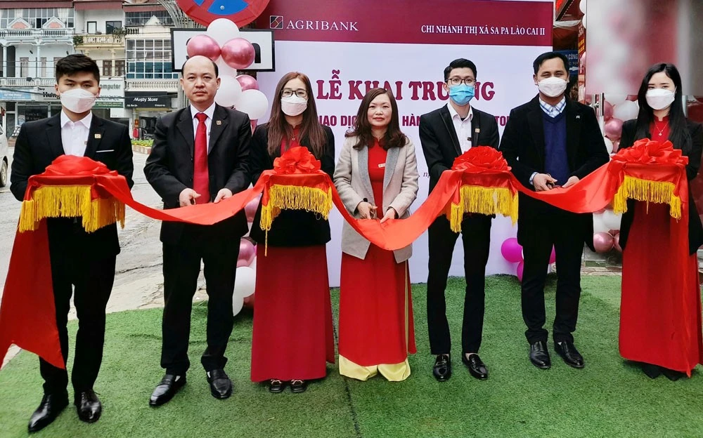 Agribank Chi nhánh Sa Pa - Lào Cai II khai trương máy ATM đa chức năng AutoBank ảnh 1