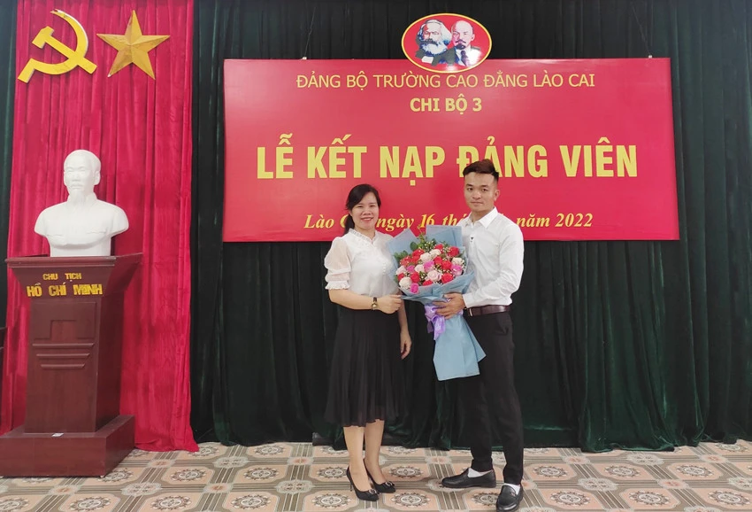 Nguyễn Văn Tầm được kết nạp Đảng khi còn là sinh viên.