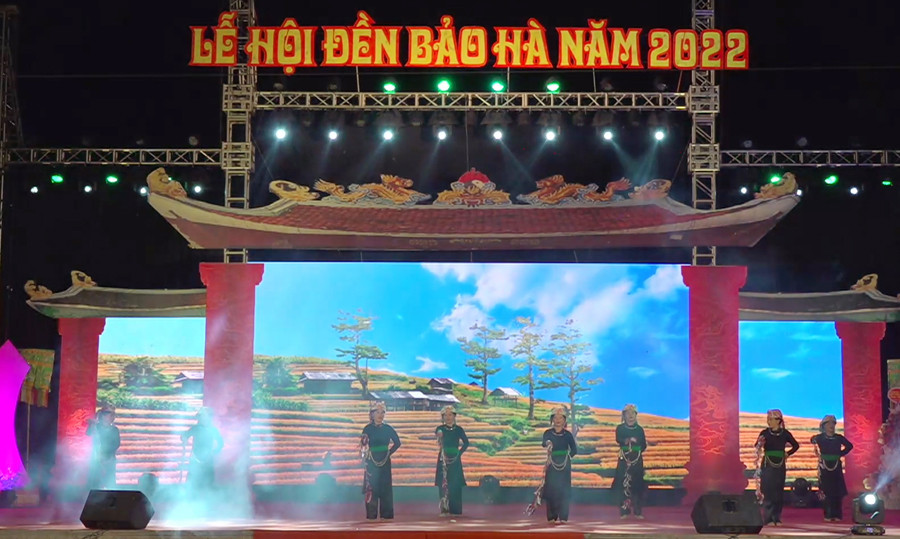 Tiết mục văn nghệ tại lễ bế mạc.