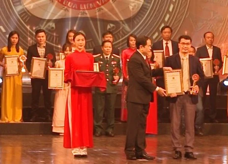 Lào Cai: 1 tập thể được khen thưởng và 2 tác phẩm đoạt giải báo chí toàn quốc về xây dựng Đảng lần thứ VI – năm 2021 ảnh 3