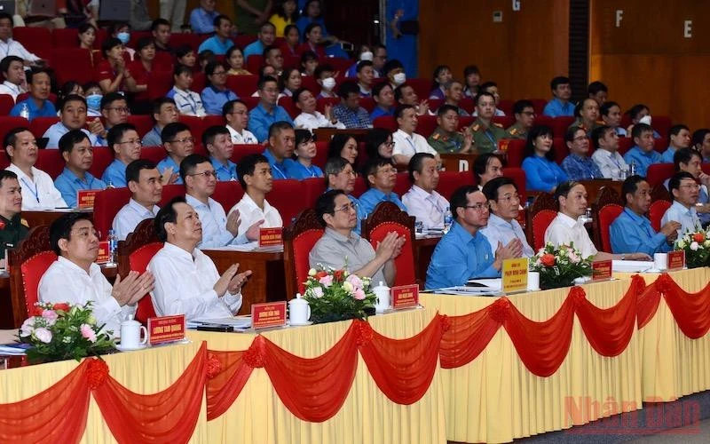 Đảng, Nhà nước luôn quan tâm, chăm lo, nâng cao đời sống vật chất, tinh thần cho công nhân lao động ảnh 2