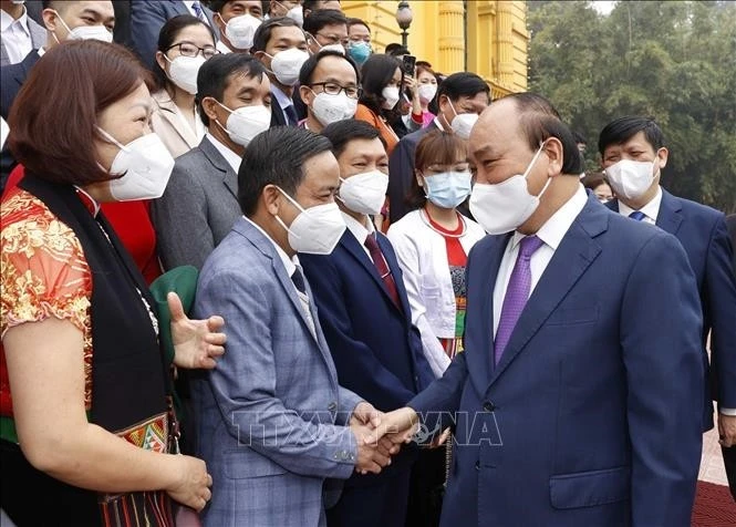 Chủ tịch nước Nguyễn Xuân Phúc gặp mặt thân mật Đoàn đại biểu cán bộ y tế tiêu biểu toàn quốc nhân Ngày Thầy thuốc Việt Nam. Chủ tịch nước Nguyễn Xuân Phúc gặp mặt thân mật Đoàn đại biểu cán bộ y tế tiêu biểu toàn quốc nhân Ngày Thầy thuốc Việt Nam.