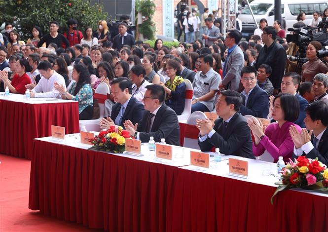 Phó Thủ tướng Trần Hồng Hà và các đại biểu dự lễ bế mạc. Phó Thủ tướng Trần Hồng Hà và các đại biểu dự lễ bế mạc.