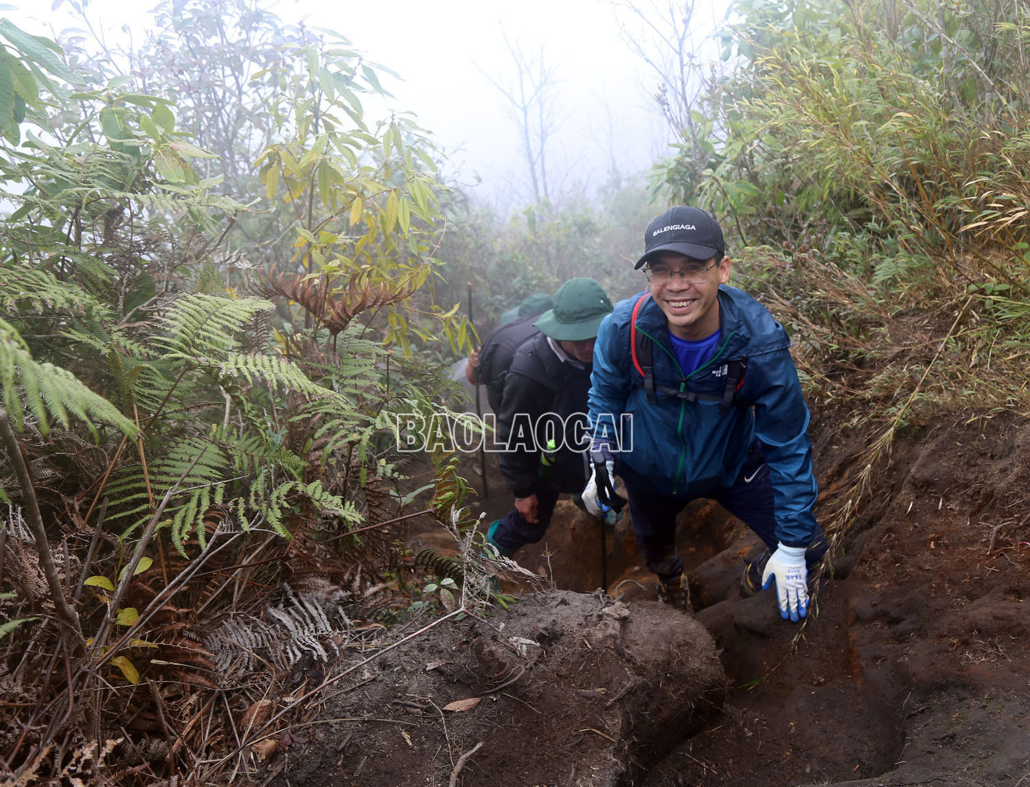 Chinh phục đỉnh Ky Quan San ảnh 3