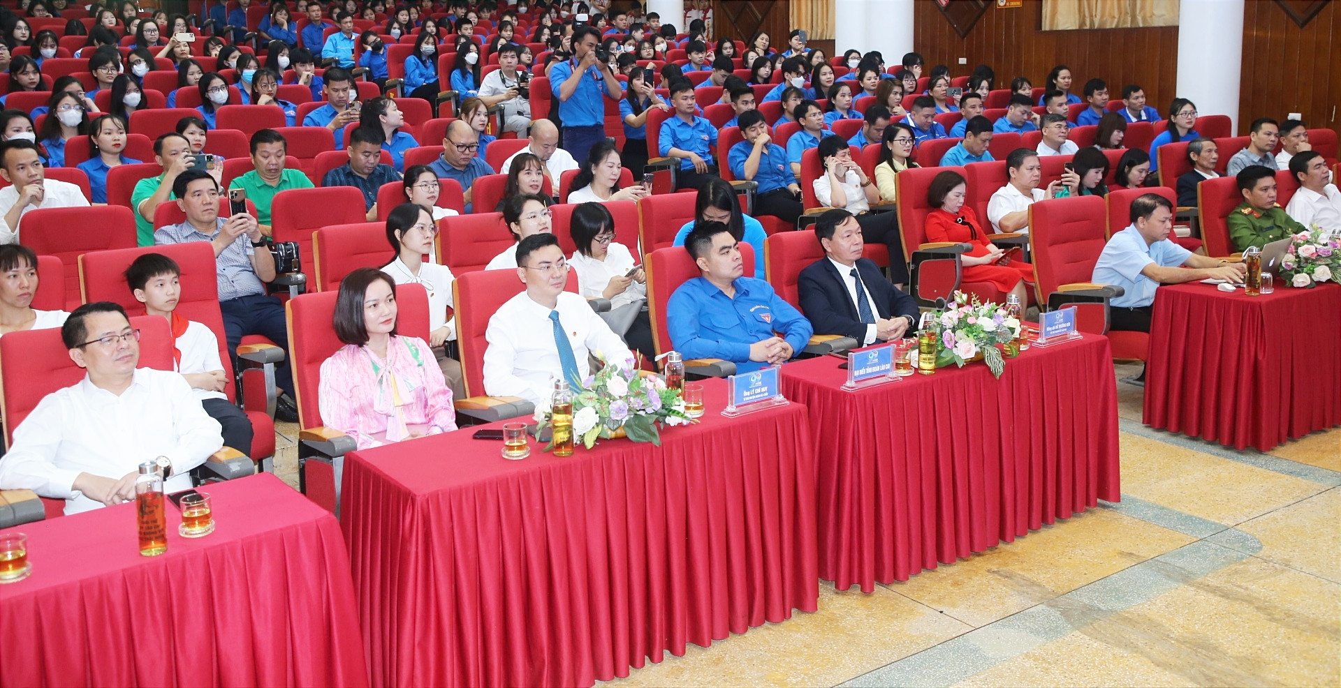 Các đại biểu dự gặp mặt.