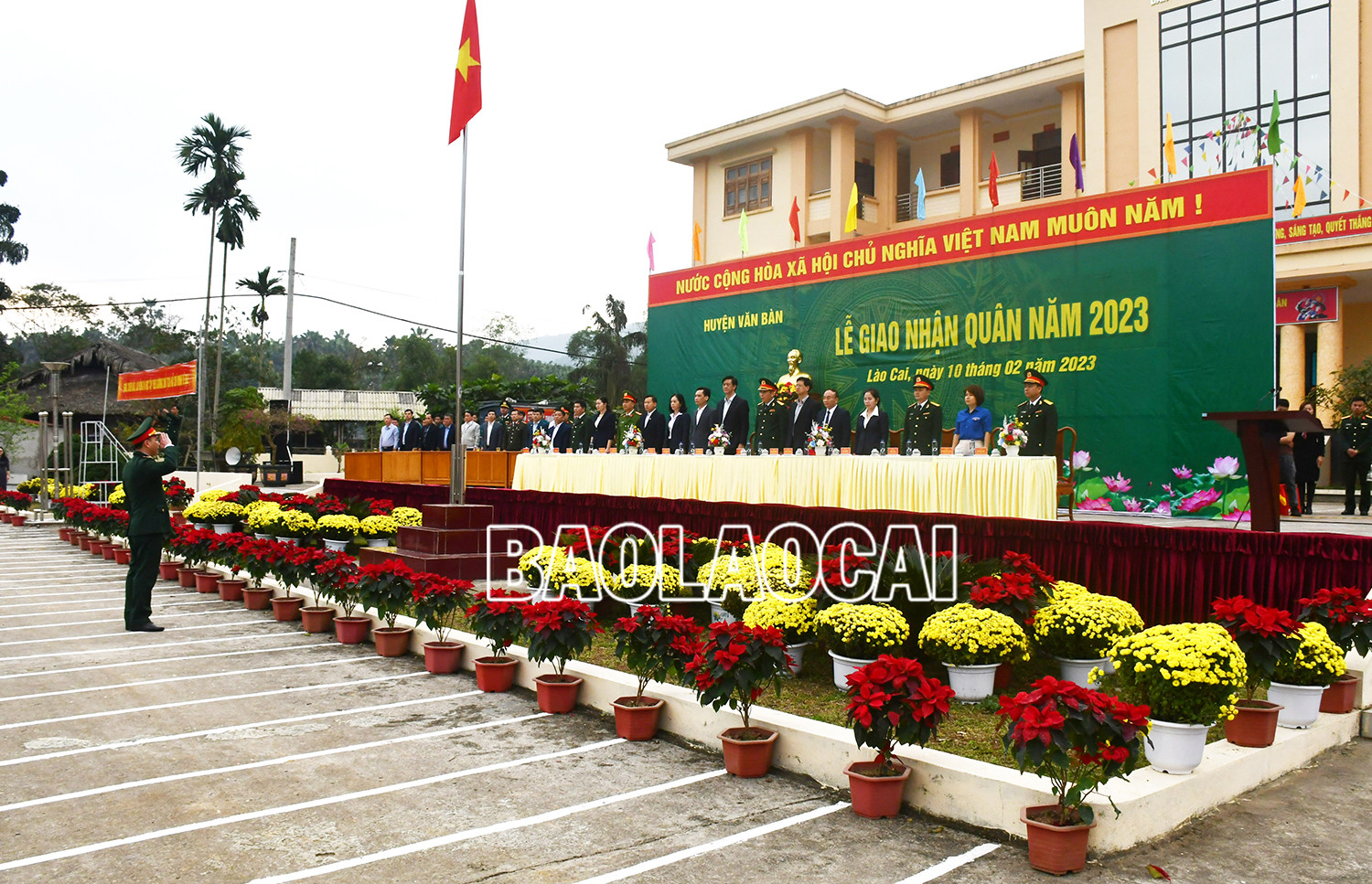 Quang cảnh buổi lễ giao, nhận quân tại Văn Bàn.