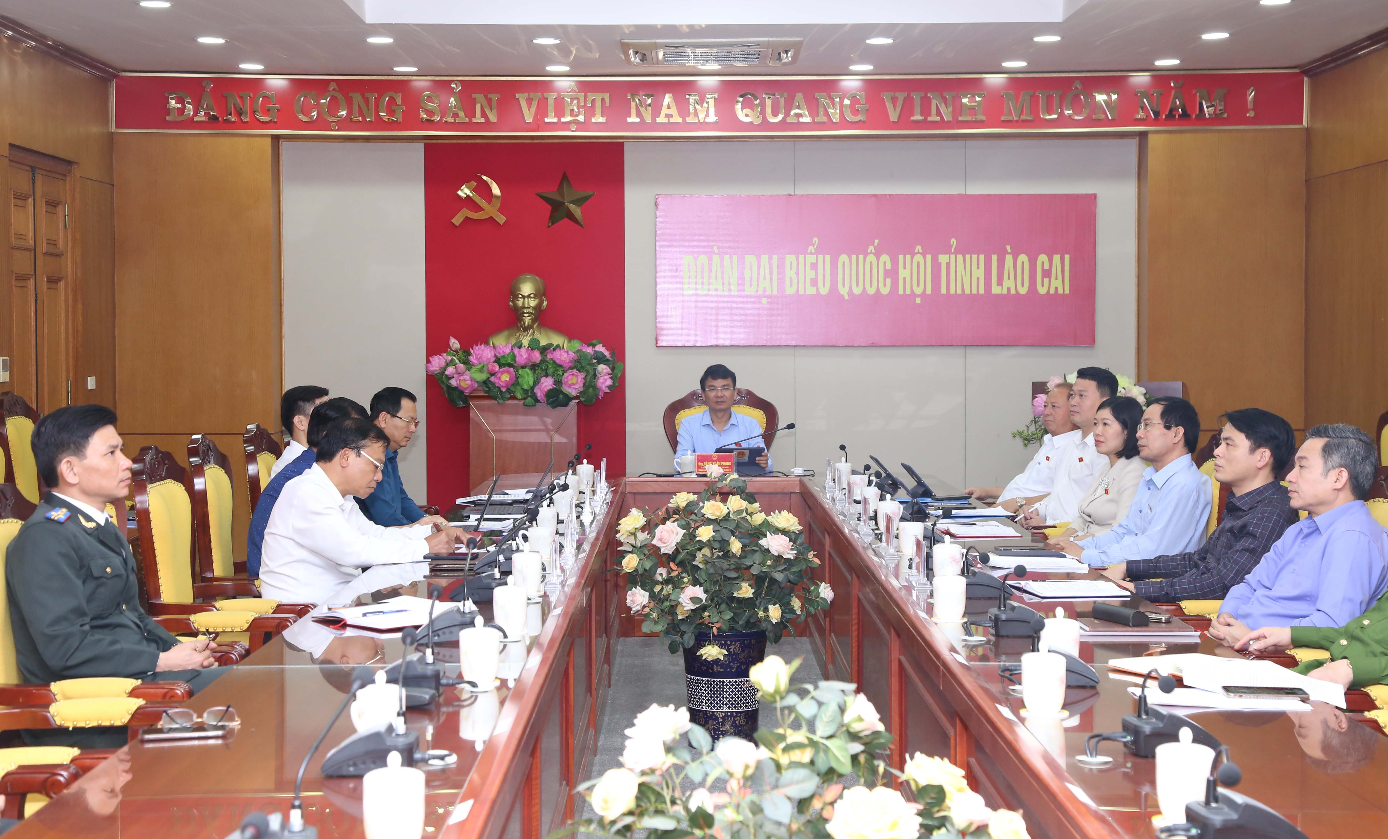 Quang cảnh phiên họp tại điểm cầu Đoàn ĐBQH tỉnh Lào Cai.