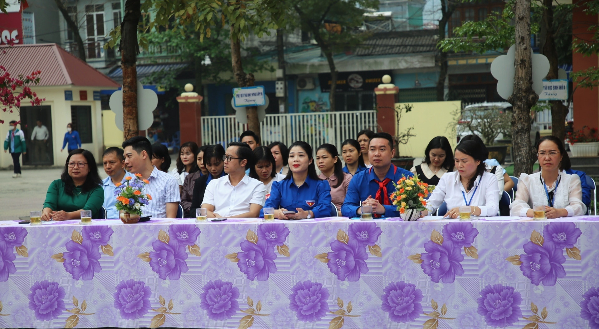 Các đại biểu dự chương trình. Các đại biểu dự chương trình.