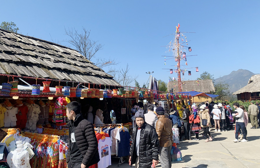 Tưng bừng Lễ hội khèn hoa và Hội xuân mở cổng trời Fansipan ảnh 7