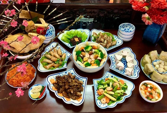 Mâm cỗ Tết dù toàn món chay nhưng vẫn bắt mắt và đầy đủ.