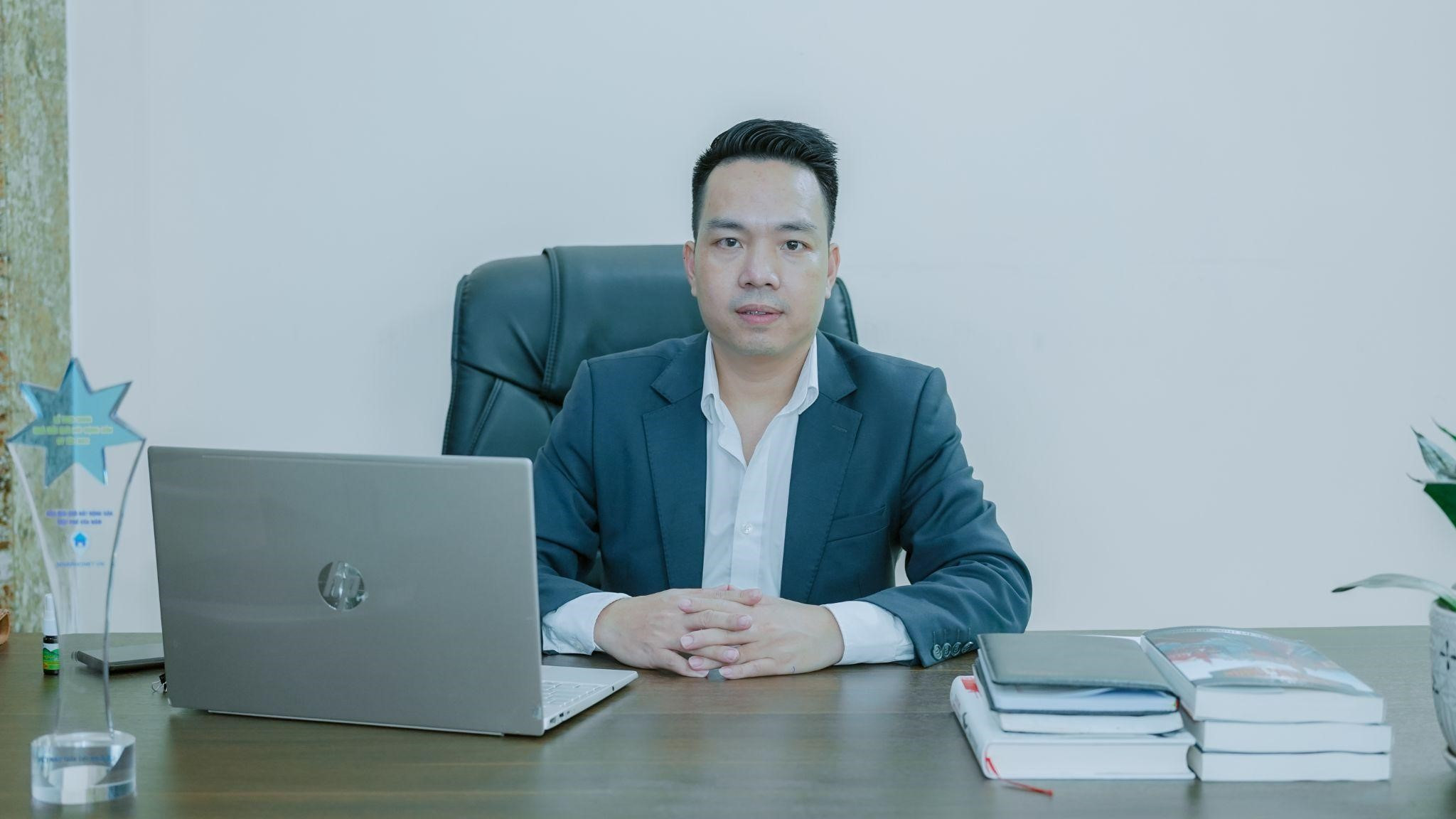 Ông Nghiêm Bỉnh Thuận, Chủ tịch Hội đồng quản trị Nhaphonet.vn, Phó Ban tổ chức “Lễ vinh danh Nhà tư vấn - môi giới bất động sản uy tín 2022”.