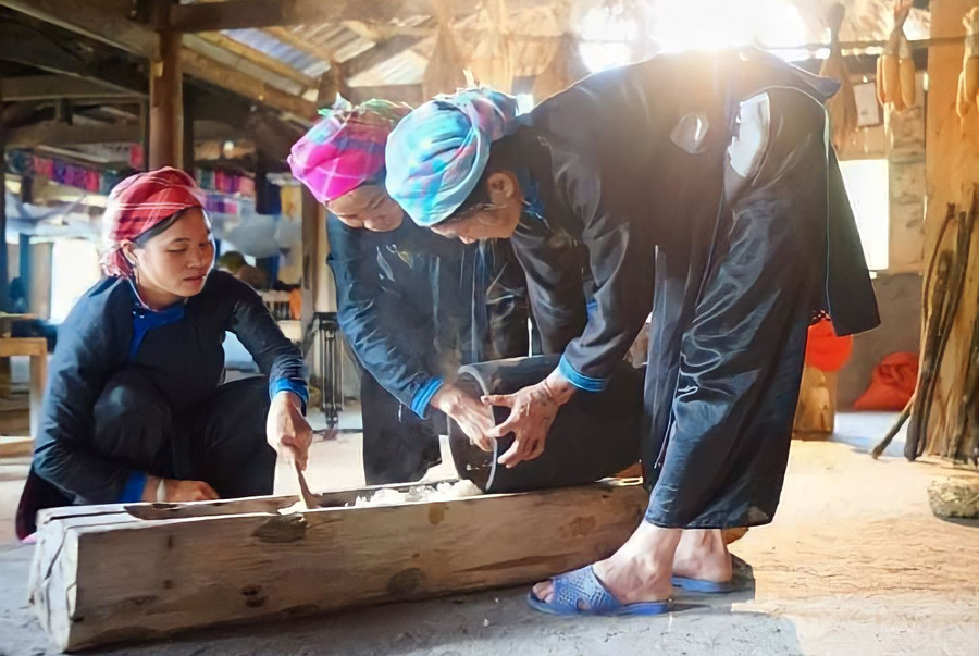 Đồng bào vùng cao rộn ràng chuẩn bị đón Tết ảnh 6