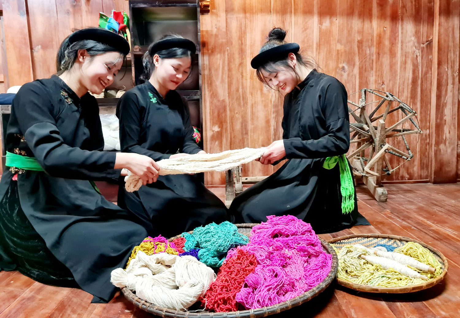 Đồng bào vùng cao rộn ràng chuẩn bị đón Tết ảnh 11