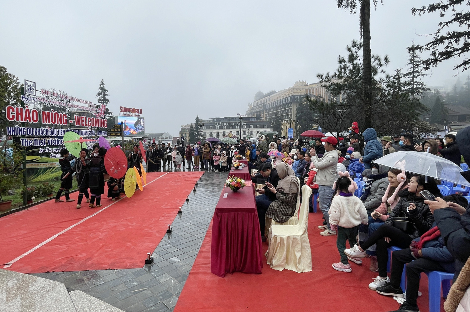 Lào Cai đón khoảng 123 nghìn lượt khách du lịch trong kỳ nghỉ tết Dương lịch 2023 ảnh 2 Lào Cai đón khoảng 123 nghìn lượt khách du lịch trong kỳ nghỉ tết Dương lịch 2023 ảnh 2