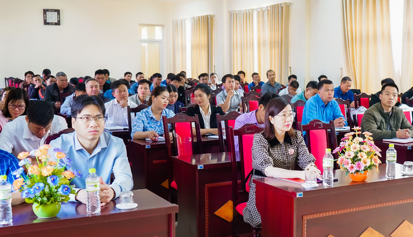 Mường Khương: Hơn 100 người được bồi dưỡng nghiệp vụ công tác đảng ảnh 2 Mường Khương: Hơn 100 người được bồi dưỡng nghiệp vụ công tác đảng ảnh 2