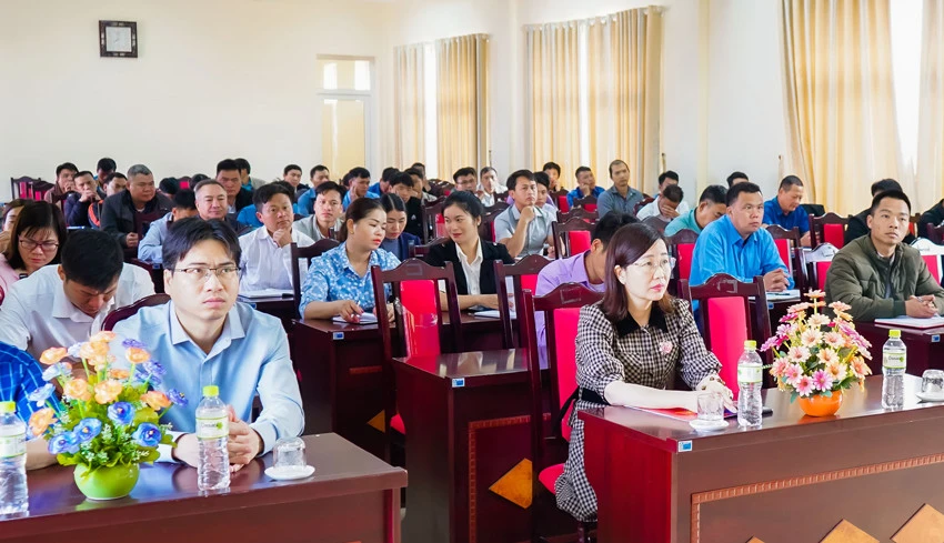 Mường Khương: Hơn 100 người được bồi dưỡng nghiệp vụ công tác đảng ảnh 2