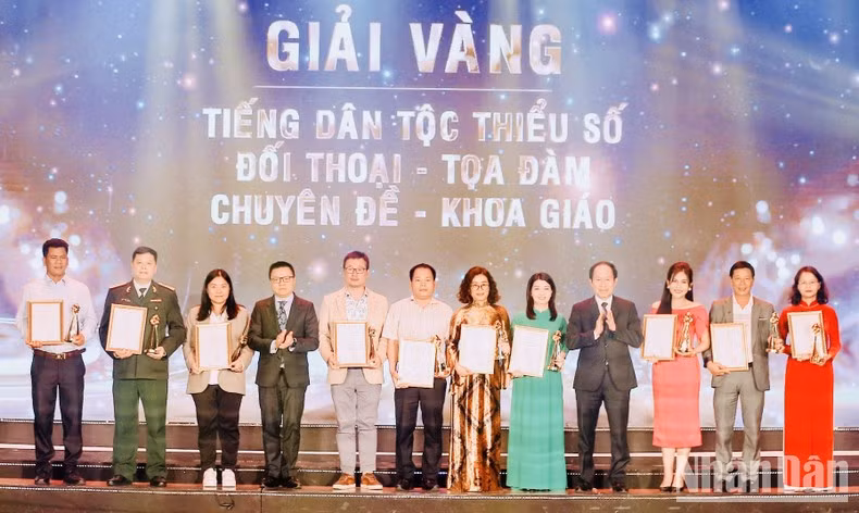 Trao 36 giải Vàng tại Liên hoan Truyền hình toàn quốc lần thứ 41 ảnh 6 Trao 36 giải Vàng tại Liên hoan Truyền hình toàn quốc lần thứ 41 ảnh 6