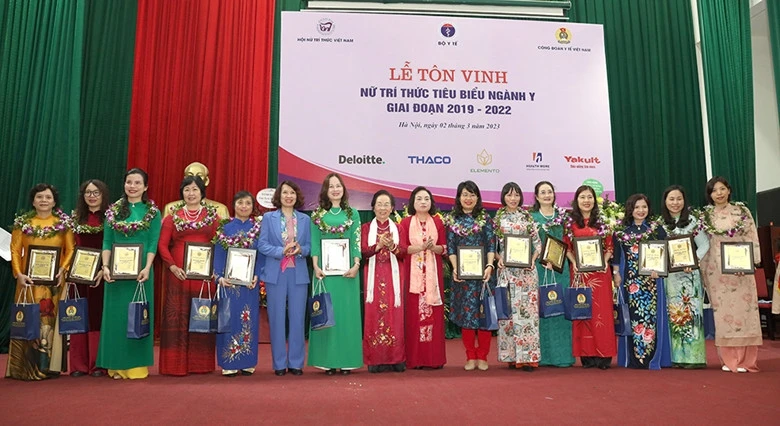 Vinh danh các nữ trí thức tiêu biểu ngành Y tế.