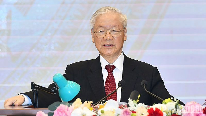 Xây dựng đội ngũ trí thức vững mạnh là trực tiếp nâng tầm trí tuệ của dân tộc ảnh 1 Tổng Bí thư Nguyễn Phú Trọng phát biểu tại Lễ kỷ niệm. (Ảnh: ĐĂNG KHOA)