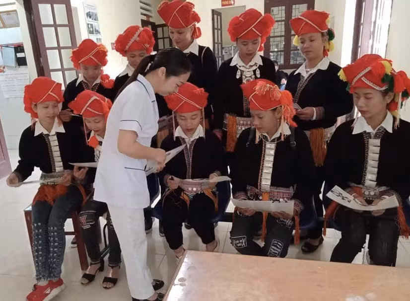 Xử lý nghiêm các trường hợp không thực hiện nghiêm công tác can thiệp làm giảm tảo hôn, giảm số phụ nữ dưới 18 tuổi sinh con ảnh 2