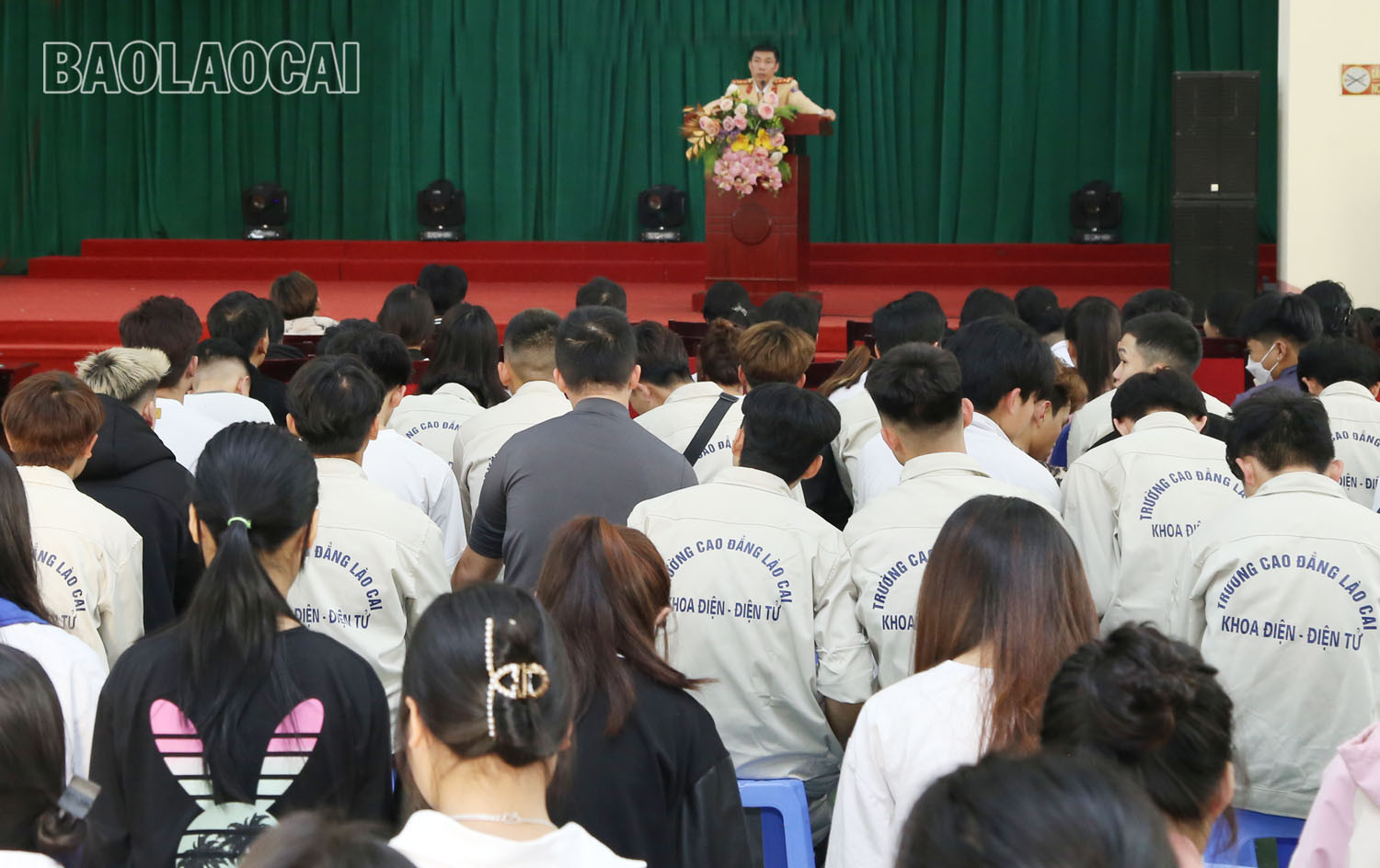 Tuyên truyền Luật Giao thông đường bộ cho gần 800 học sinh, sinh viên Trường Cao đẳng Lào Cai ảnh 1