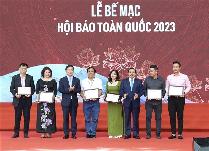 Bế mạc Hội báo toàn quốc 2023: Theo sát xu thế chuyển đổi số, ứng dụng trí tuệ nhân tạo ảnh 3 Bế mạc Hội báo toàn quốc 2023: Theo sát xu thế chuyển đổi số, ứng dụng trí tuệ nhân tạo ảnh 3