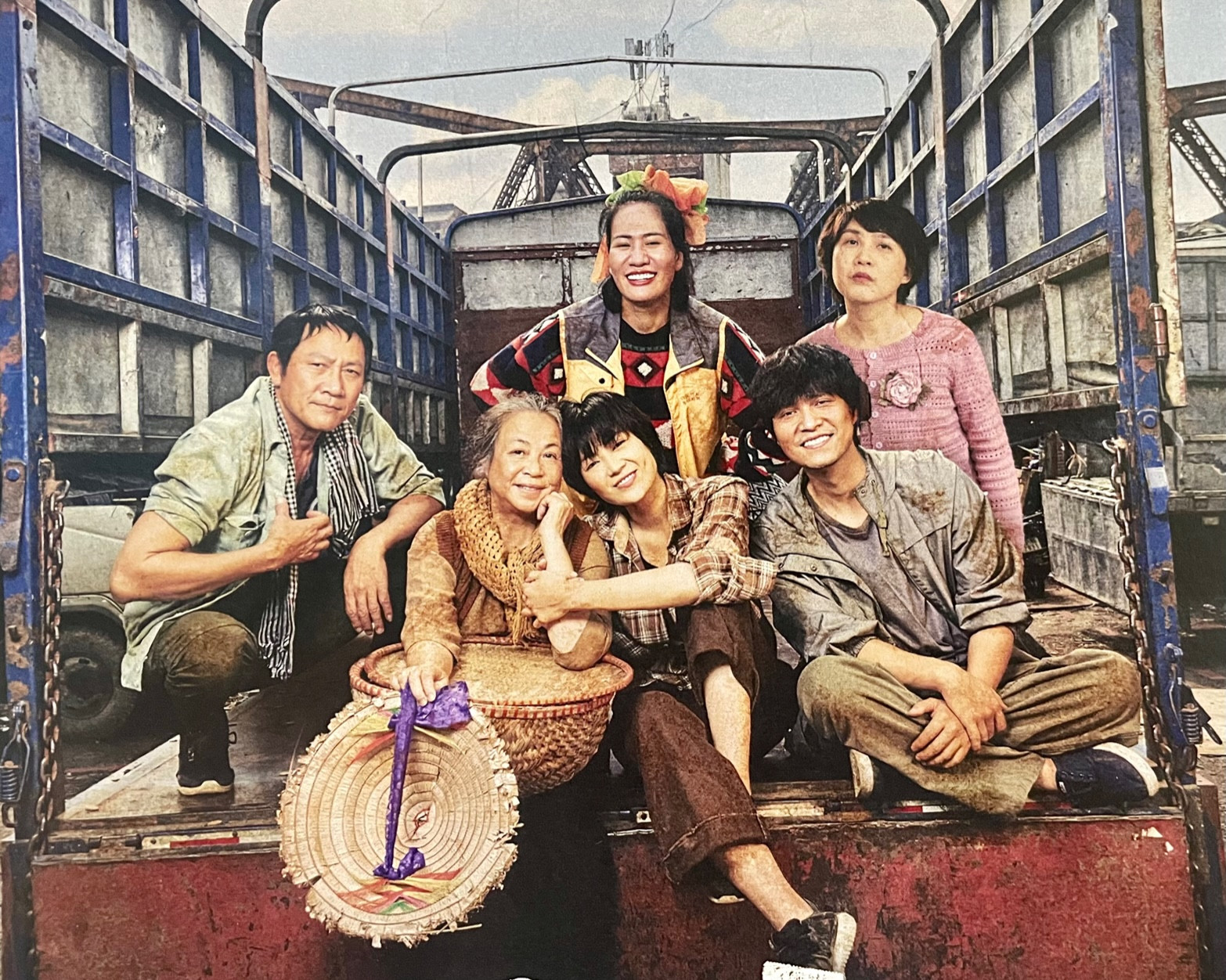 Phim ''Cuộc đời vẫn đẹp sao'' - Lột tả khát vọng, niềm lạc quan của những mảnh đời khốn khó ảnh 1