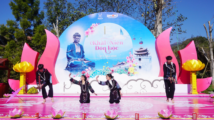 Tưng bừng Lễ hội khèn hoa và Hội xuân mở cổng trời Fansipan ảnh 4