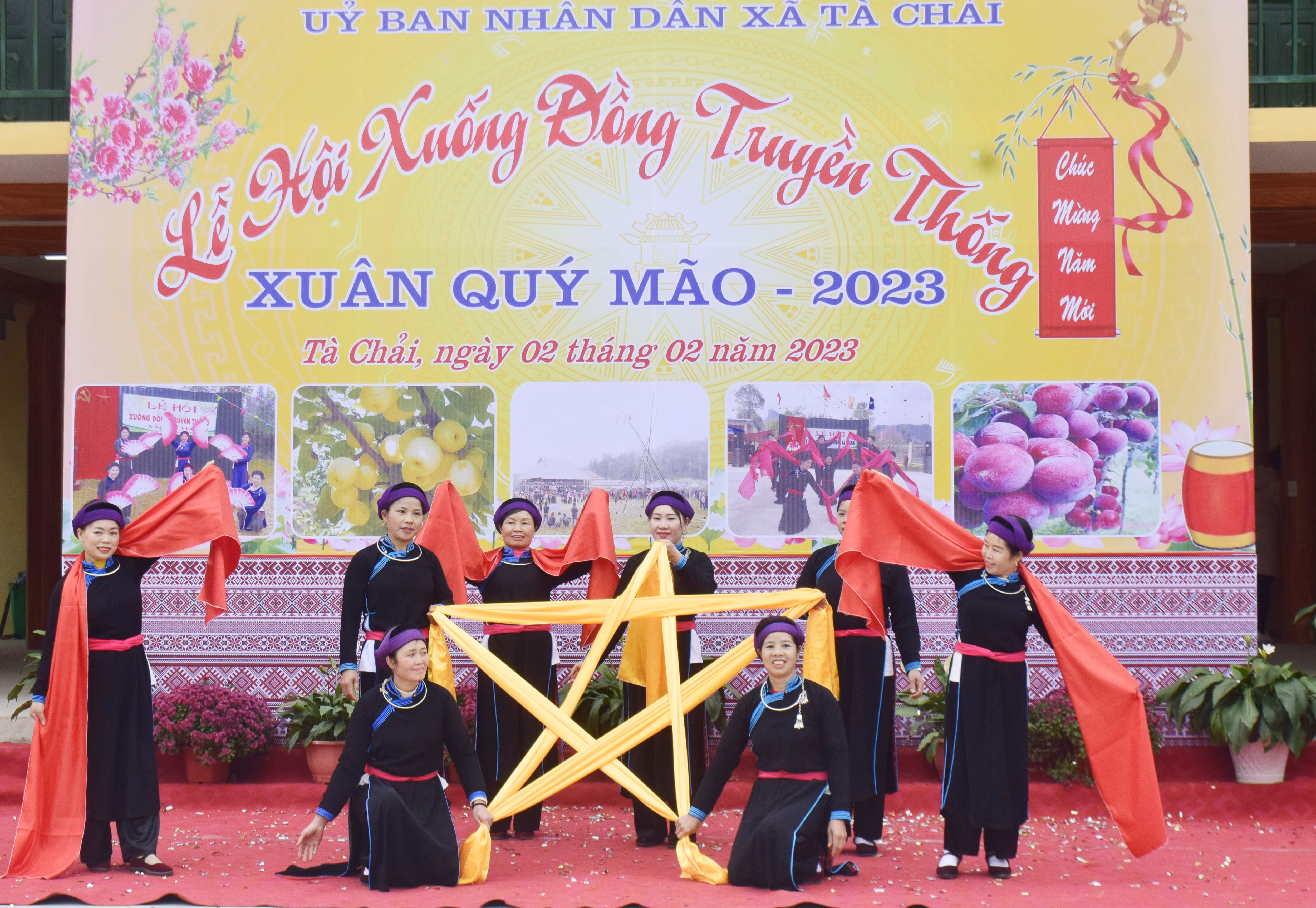 Tiết mục văn nghệ đặc sắc tại lễ hội.