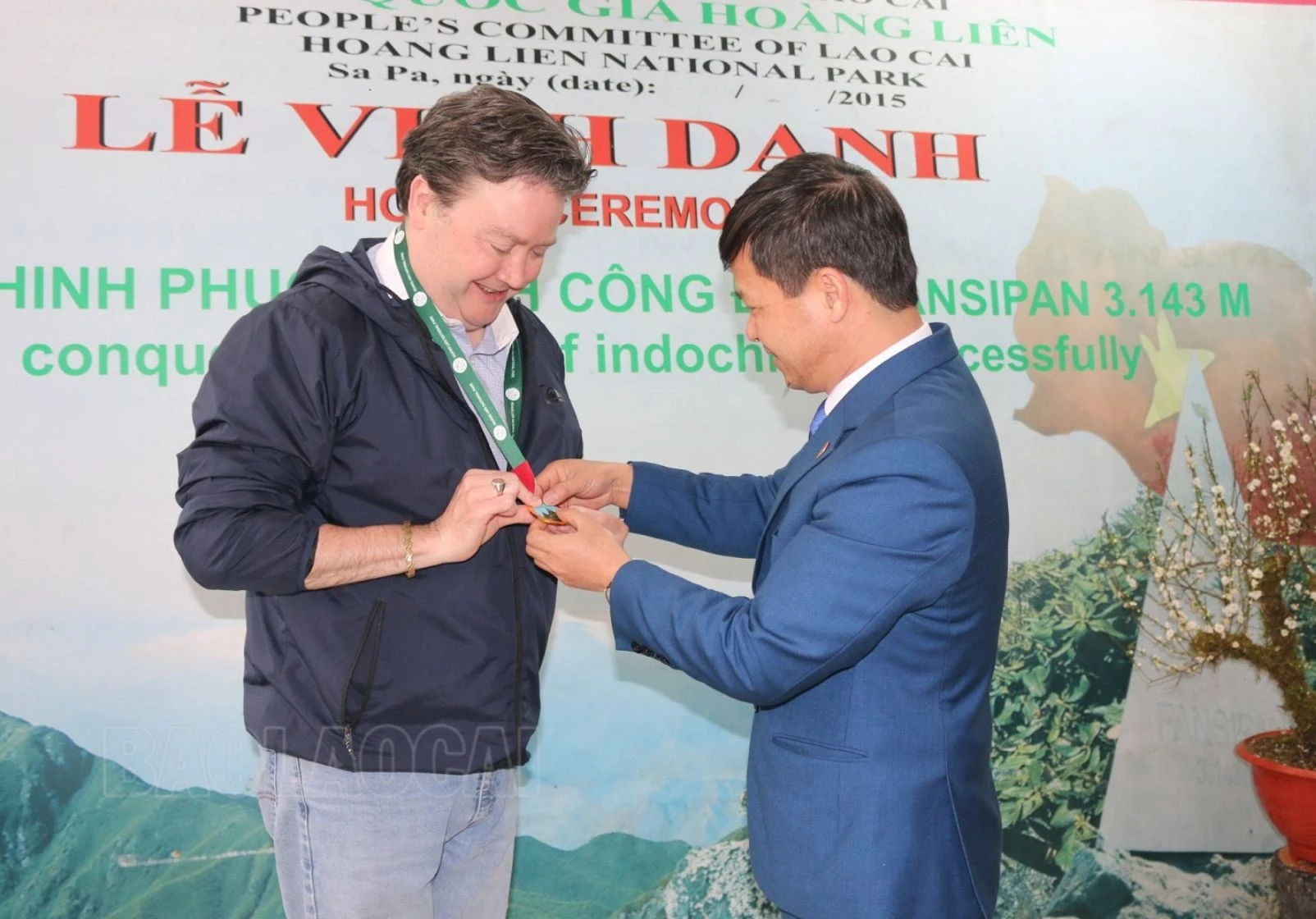 Đoàn công tác Đại sứ quán Hoa Kỳ làm việc tại thị xã Sa Pa ảnh 7