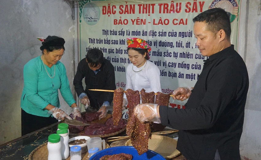 Đặc sản Bảo Yên "cháy hàng" dịp Tết ảnh 2