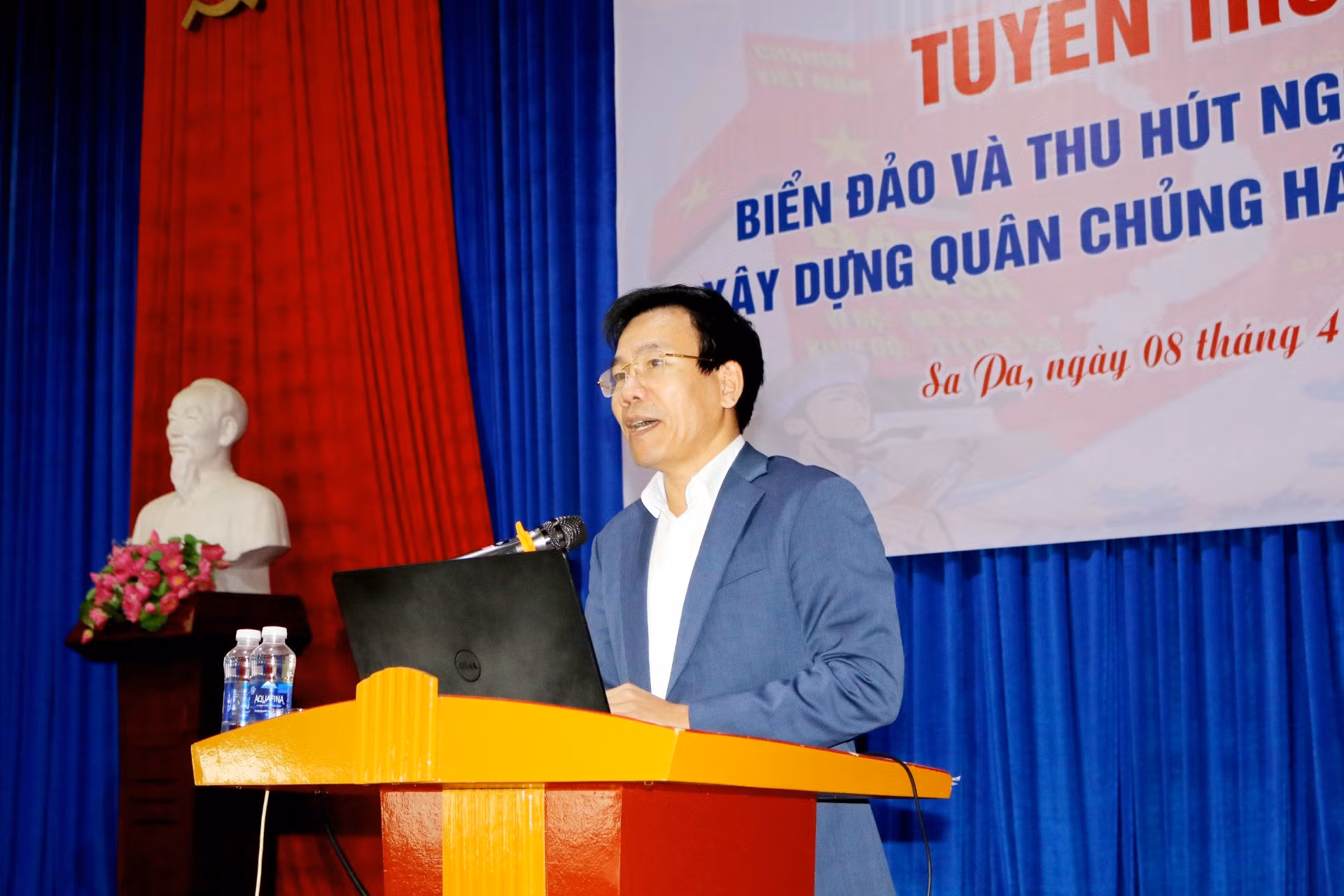 Đồng chí Dương Đức Huy, Ủy viên Ban Thường vụ, Trưởng Ban Tuyên giáo Tỉnh ủy phát biểu tại hội nghị.