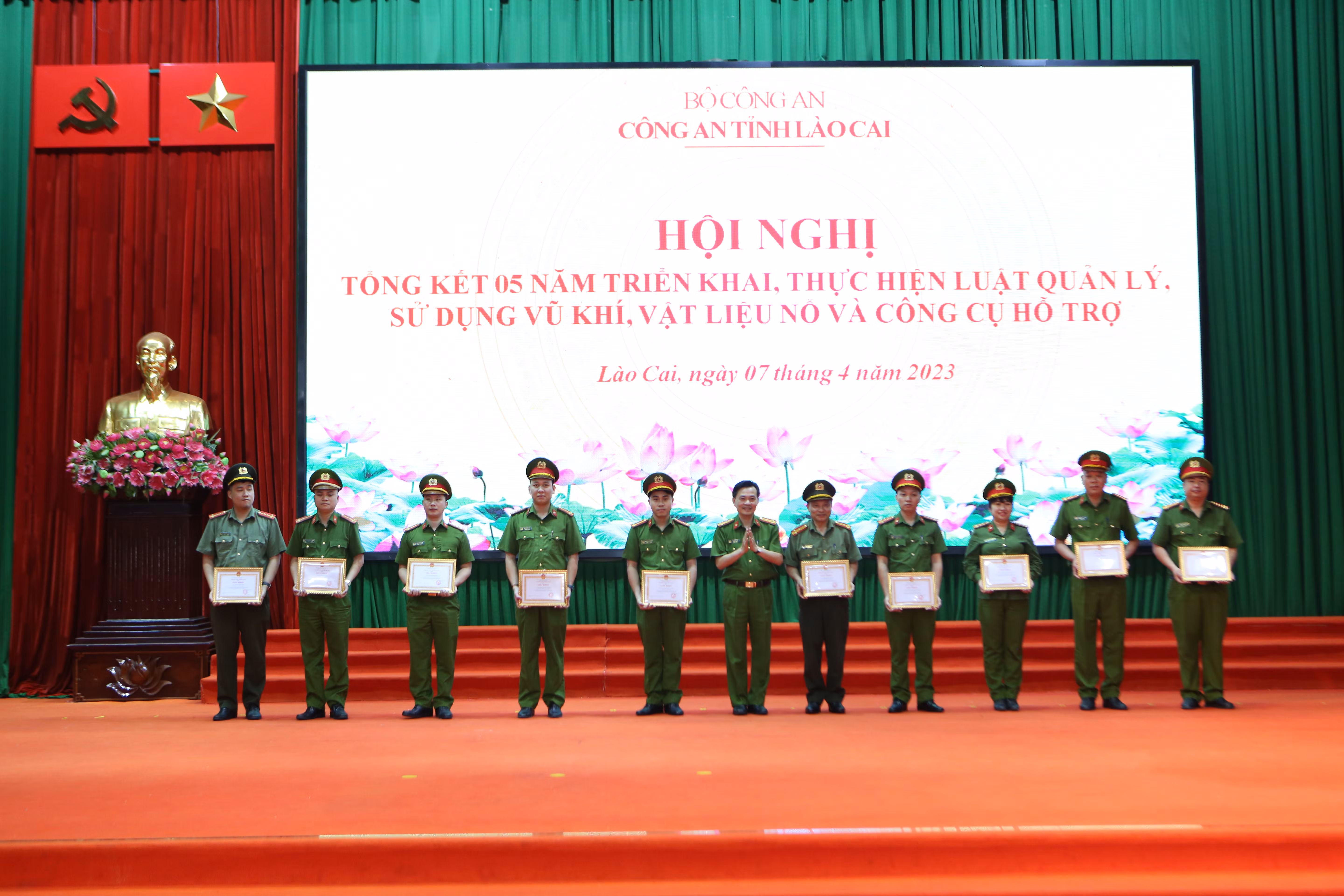 Tổng kết 5 năm triển khai, thực hiện Luật Quản lý, sử dụng vũ khí, vật liệu nổ và công cụ hỗ trợ ảnh 1