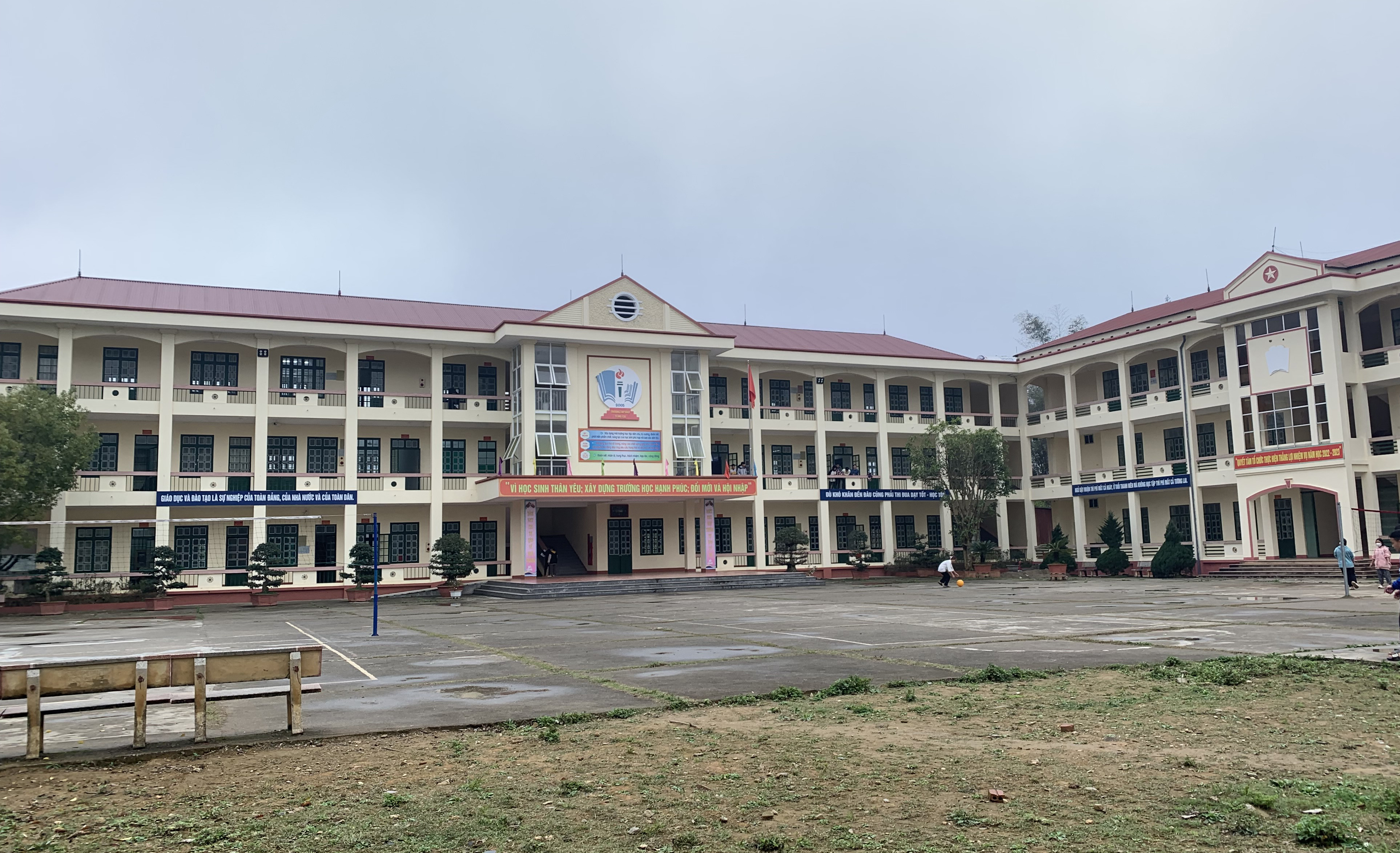 Trường THPT số 2 Si Ma Cai: Giải bài toán thiếu giáo viên ảnh 1